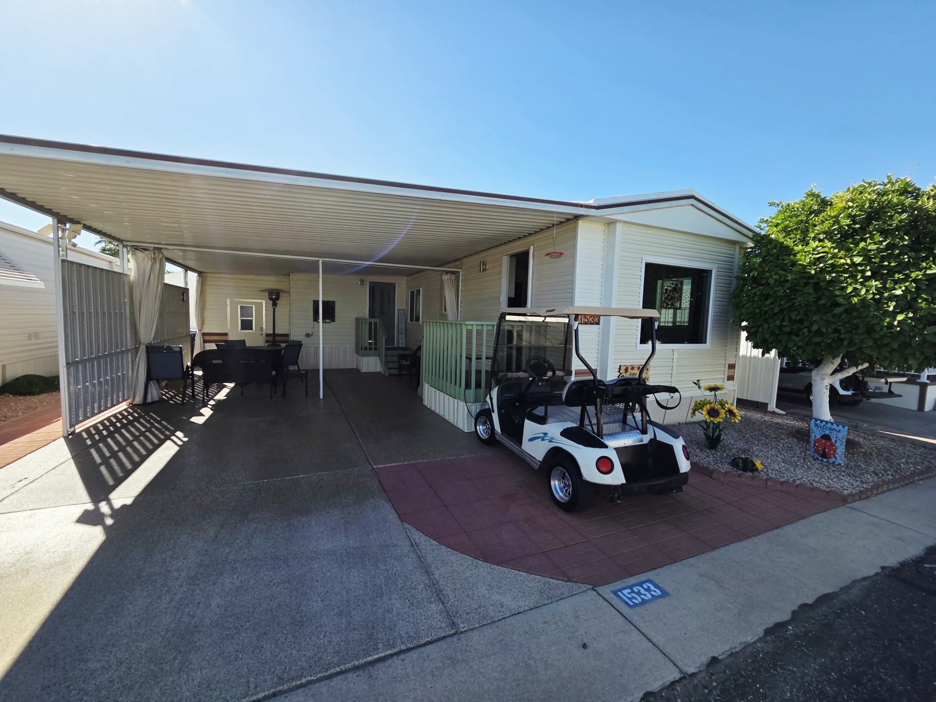 #1533 Park Model w AZ Room